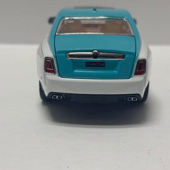 1:24 Rolls-Royce Phantom Metal Diecast White Tiffany Blue WITH LEDS Roll-Back - Picture 3 of 10